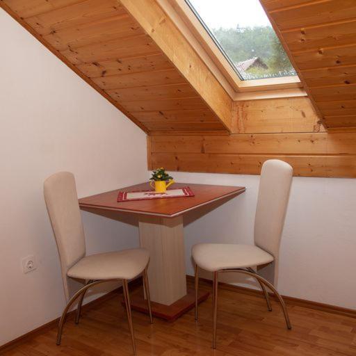 Guest House Ema Crni Lug Exterior photo